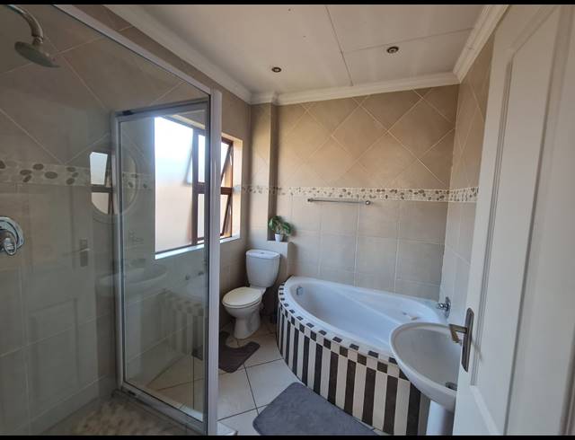 3 BEDROOM HOUSE FOR SALE IN VANDERBIJLPARK SE 8